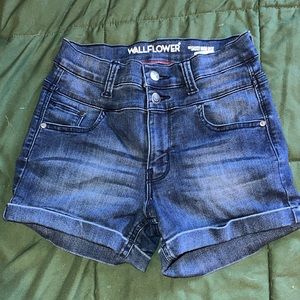 Size 1 wallflower sassy high rise jegging shorts